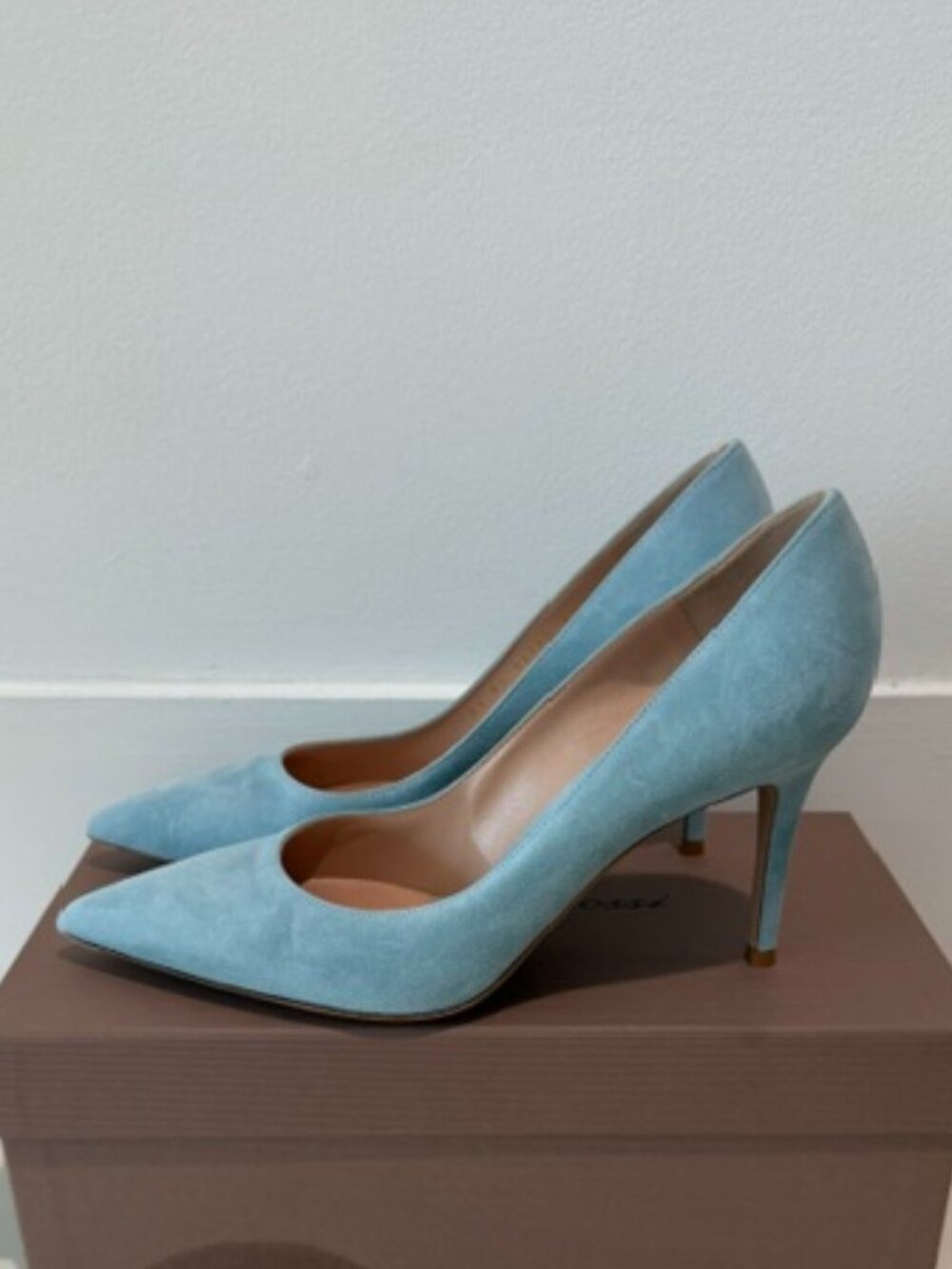 Gianvito Rossi 85 baby blue suede Pumps
